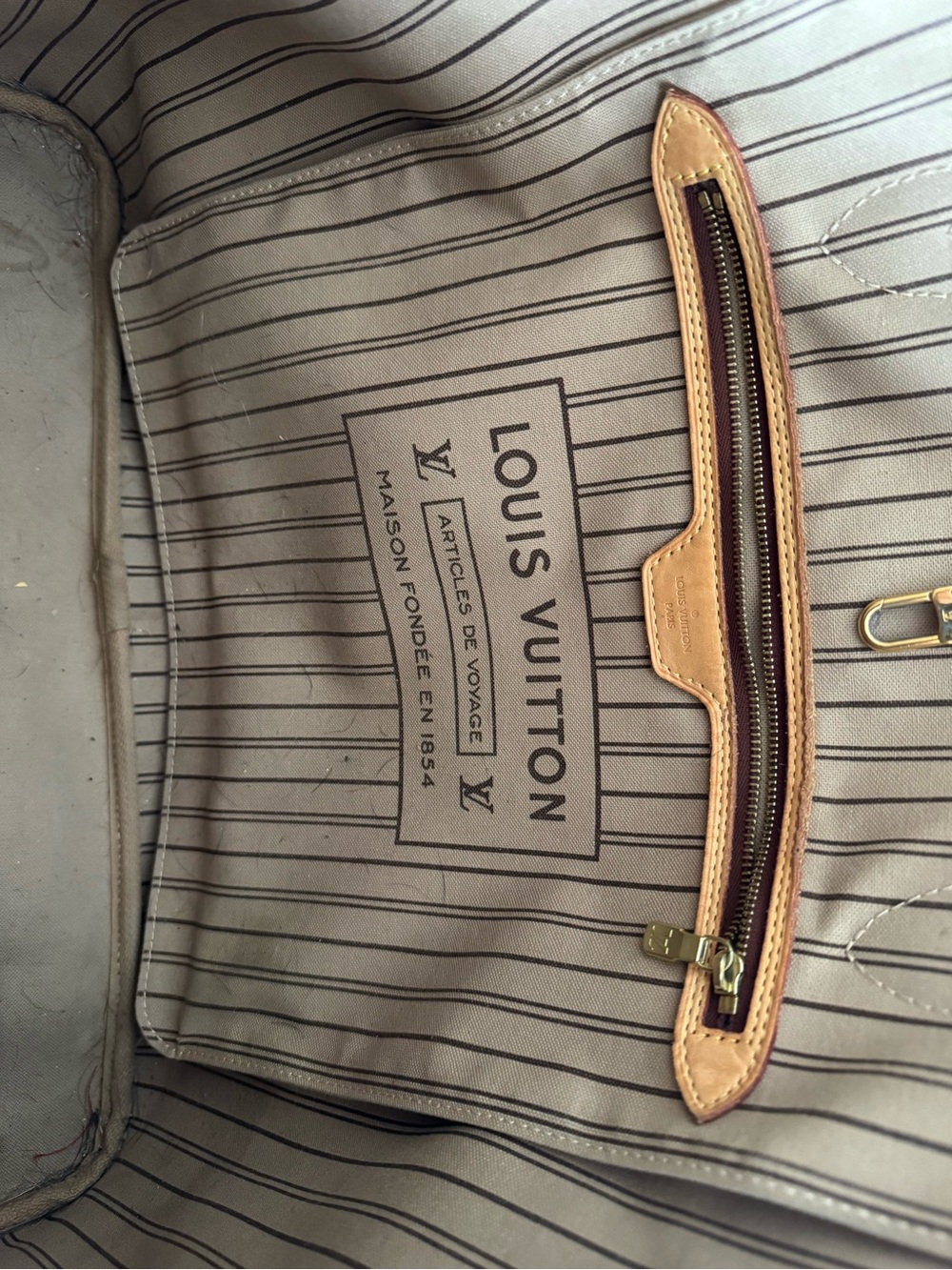 Louis Vuitton Monogram Neverfull Tote in Brown and Tan - Picture 7 of 16